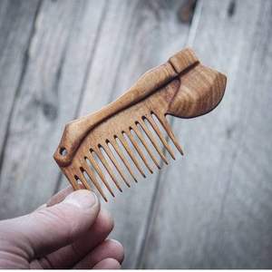 Peine de pelo con mango de madera hecho a mano NATURAL para uso en Salón de la India Peine de madera al por mayor para uso comercial a la venta en - Product Image 1