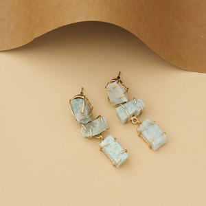 Pendientes Clásicos de Piedra Amazonita Cruda Chapados en Oro para Mujer - Product Image 1