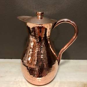 Vente en gros de pichets à eau en cuivre pur indien, pichets en cuivre martelé en gros pour cadeaux de mariage et restaurants, vaisselle en cuivre avec logo personnalisé - Product Image 1