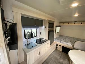 Caravanes d'occasion Winnebago Industries Hike H170S 2022 prêtes à la vente - Product Image 4