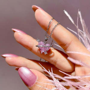 Colgante de Corazón Rosa Moderno de Hallmark, con Diamantes y Perlas, en Latón Chapado en Oro con Cadena de Eslabones, Regalo para Ocasiones Especiales - Product Image 1