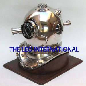 Casco de Buceo Náutico de Latón con Acabado Antiguo, Artículo Decorativo de Metal Vintage con Temática Náutica, Organizadores de Escritorio y Cajones - Product Image 3