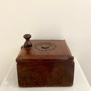 Boîte à épices en bois artisanale au design unique, fabrication artisanale, rangement pour armoire de cuisine, épices en poudre et herbes, fabriqué en Inde 2025 - Product Image 4