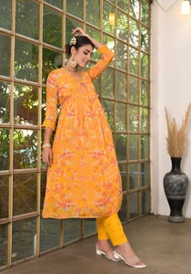 Diseño moderno Exportación India Calidad Pure Chinon Kurti con pantalón y Dupatta con trabajo manual Compras en línea India para la venta - Product Image 2