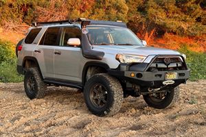 โตโยต้า 4Runner Limited 4x4 ปี 2010 สภาพใช้งานมาแล้ว ไม่มีราคาขั้นต่ำ ซูเปอร์ฟาสต์แมท ระบบขับเคลื่อน 4 ล้อแบบฟูลไทม์ พร้อมระบบล็อคเฟืองท้าย - Product Image 2
