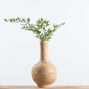 Elegante Jarrón de Madera Tallada que Muestra la Artesanía, Recipientes Decorativos para un Estilo de Vida Artístico y Creativo - Product Image 4