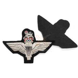 Insignias Bordadas a Mano Hechas con Materiales Duraderos, Insignias Bordadas a Mano de Primera Calidad en Venta - Product Image 1