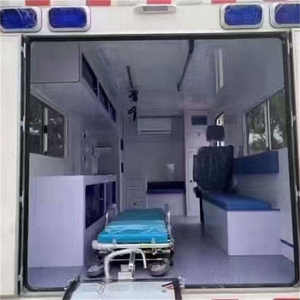 Ambulance tout-terrain diesel d'occasion à quatre roues motrices, véhicule de secours d'urgence permanent, transmission manuelle, émission Euro 4, 3-8m - Product Image 5