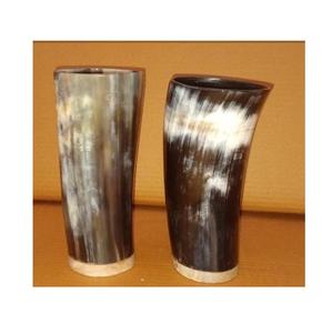 Taza de cuerno tradicional y Juego de vasos rústicos pulidos hechos a mano de vidrio para bar, cocina, decoración, fiestas, ocasiones temáticas medievales - Product Image 3