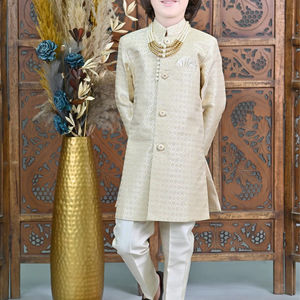 Elegante Traje Tradicional de Seda para Niños, Sherwani para Bodas y Fiestas, Sin Arrugas y con Protección Solar - Product Image 1