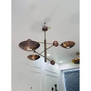 Pouf élégant de lustre de spoutnik en laiton de 3 lumières modernes du milieu du siècle pour la décoration intérieure - Product Image 2