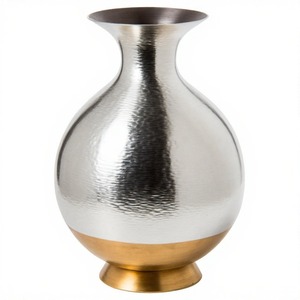 ChateauBloom Luxe Jarrón Opulent Grace Tall Bronce Acabado Diseñador Metal Jarrón Exquisito Hecho a mano Acento para la decoración del hogar - Product Image 3