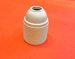 Support de lampe en plastique Amba Plastics, type vis E27 avec anneau, garantie 10 ans - Product Image 4