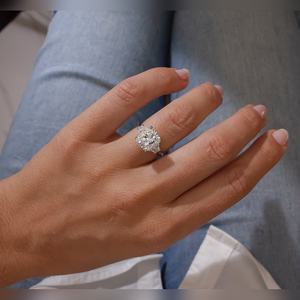 Bagues de fiançailles de luxe à trois pierres taille coussin pour femmes, prix de gros du fabricant, livraison mondiale - Product Image 6