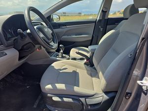 Hyundai Elantra SE FWD 2017 Usado, Auto a Gasolina/Eléctrico, Transmisión Automática, Motor 4L, Asientos de Cuero, Cámara Trasera, Interior Oscuro, Neumáticos R16 - Product Image 5