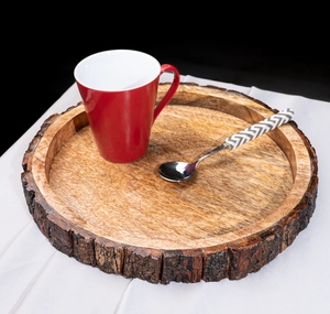 Plateau de service ovale en bois avec bords d'écorce d'arbre Planche de charcuterie en bois de manguier Plateau rustique pour servir des collations au fromage - Product Image 5