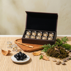 Coffret Cadeau de Luxe Coréen : Pilules Herbales Artisanales de Racine de Ginseng Sauvage et Boules à Croquer de Bois d'Agar pour la Vitalité, Imprimées en Letterpress - Product Image 1