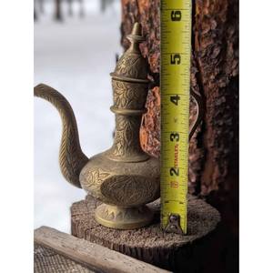 Aiguière turque vintage gravée en laiton Surahi Dallah/théière du milieu du XXe siècle fabriquée en Inde - Product Image 3