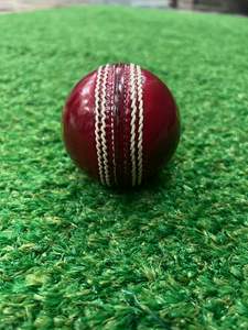 ลูกบอลคริกเก็ตหนัง4ชิ้นเย็บด้วยมือสีแดงสำหรับมืออาชีพ - Product Image 3