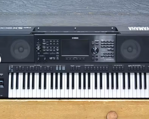 Nuevo Teclado Arreglista Yamaha PSR-SX900 de 61 Teclas con Descuento, Estación de Trabajo, Interfaz MIDI, Características de Piano Vertical - Product Image 1