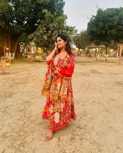 Cómodo elegante Color brillante Longitud regular Fancy Faux Fur Fiesta Ocasión Kurti & Pent Dupatta Set Mujeres - Product Image 5