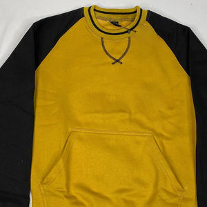 Sweat-shirt bicolore Alpha pour l'automne - Manches noires, corps doré, poche kangourou, bordures et ourlet côtelés, impression numérique, design uni - Product Image 2