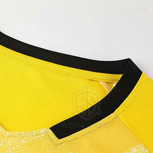 Conjuntos de ropa de fútbol de diseño personalizado al por mayor servicio OEM impresión por sublimación uniformes baratos - Product Image 6