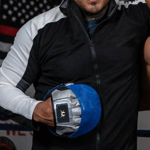 แผ่นฝึกมวยระดับมืออาชีพพร้อมแผ่นรองฝึกมวยดูดซับแรงกระแทกพร้อมสายรัดกว้างสำหรับปรับความพอดีได้ - Product Image 5