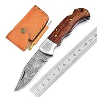 Couteau pliant portable d'extérieur, couteau pliant en bois de santal en acier damas, couteau artisanal exquis de collection pointue à haute dureté