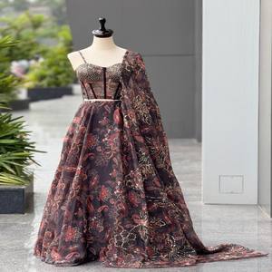 Ensemble Lehenga VASTRA COTTAGE en organza pur Jimmy imprimé numériquement avec un chemisier rembourré brodé et un dupatta assorti - Product Image 4