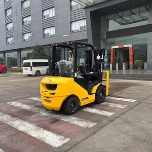 Montacargas en Venta, Montacargas Diésel Usado Certificado CAT de 2.5 Toneladas a Bajo Precio, Todas las Series de Montacargas Komatsu FD25 en Oferta - Product Image 2