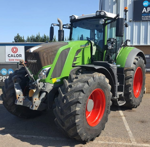 Tracteur agricole d'occasion Fendt à démarrage électrique 4RM 90 CV 2RM avec moteur, boîte de vitesses et pompe – Haute productivité, meilleur prix - Product Image 2