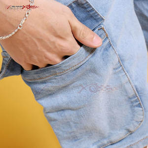 Short en jean moderne pour homme avec coupe réglable et ourlet inférieur roulé Short en jean de tous les jours pour homme - Product Image 6