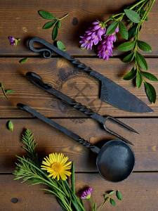 Nouvelle édition Ensemble de couverts médiévaux forgés par un forgeron Ensemble d'ustensiles de cuisine et de salle à manger décoratifs uniques avec poignée torsadée pour le camping - Product Image 5