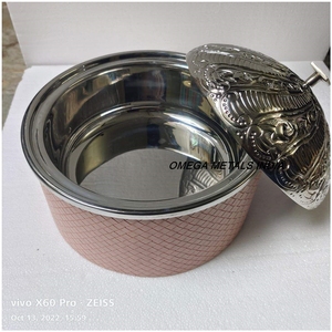 Cacerola pulida de acero inoxidable hecha a mano con tapa de diseño Calentador de alimentos de alta calidad, plato para servir y cazuela - Product Image 1