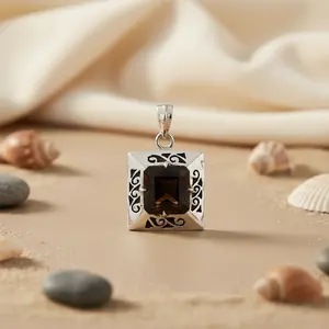 Colgante de Plata 925 con Cuarzo Ahumado para Mujer, Corte Esmeralda Cuadrado con Baño de Rodio, Estilo Religioso, Regalo - Product Image 3