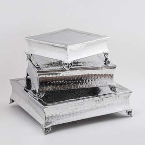 Ensemble de 3 poufs Chowki martelés - Product Image 1