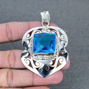 Colgante de Topacio azul plateado Colgante de latón hecho a mano Cojín de corte Colgantes de Latón chapado en plata al mejor precio - Product Image 2