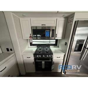 Caravana Remolque RV Jayco North Point 381CKRE 2025 Moderna con Suspensión Independiente 4x4 y Camper Móvil para Aventuras al Aire Libre - Product Image 4