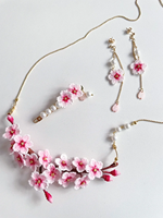 Ensemble de bijoux au crochet : Collier, Bracelet, Boucles d'oreilles et Bague à micro-crochets, motif fleur de cerisier Sakura, mini-bracelet au crochet, cadeau de mariage