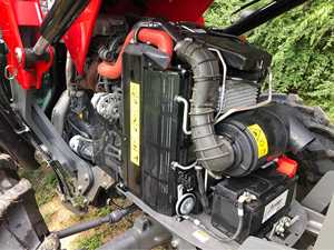 Tractor Utilitario Massey Ferguson 4707 de 70HP, 2WD, con Transmisión de Engranajes, de Alta Resistencia para Trabajo Pesado en Terrenos Agrícolas, con Motor, Caja de Cambios y Bomba de Alta Potencia - Product Image 5