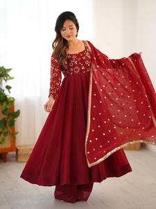 NUEVO DISEÑADOR SALWAR CON PINTURA DUPATTA WEDDING WEAR Y FESTIVE WEAR TEMPORADA - Product Image 4