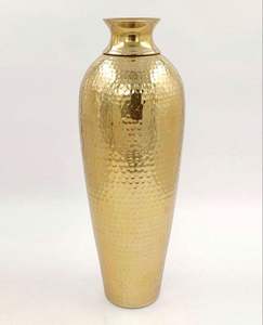 Vase à fleurs en métal décoratif, conçu pour les tables, les étagères, les consoles et les améliorations de présentation florale décorative à l'intérieur - Product Image 3