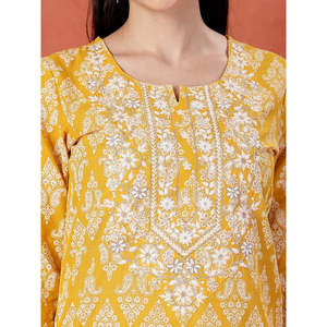 Kurta de algodón recta con cuello redondo y estampado floral amarillo para mujer - Product Image 5