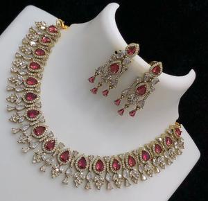 ชุดสร้อยคอทองเหลืองชุบทองคุณภาพดีประดับเพชร CZ ดีไซน์คลาสสิก พร้อมต่างหู เหมาะสำหรับงานปาร์ตี้และงานแต่งงานสำหรับผู้หญิง - Product Image 5