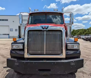 Camion semi-remorque Western Star 4900 Tri Axle 2018 d'occasion en parfait état - Camion avec cabine surélevée à vendre - Product Image 3