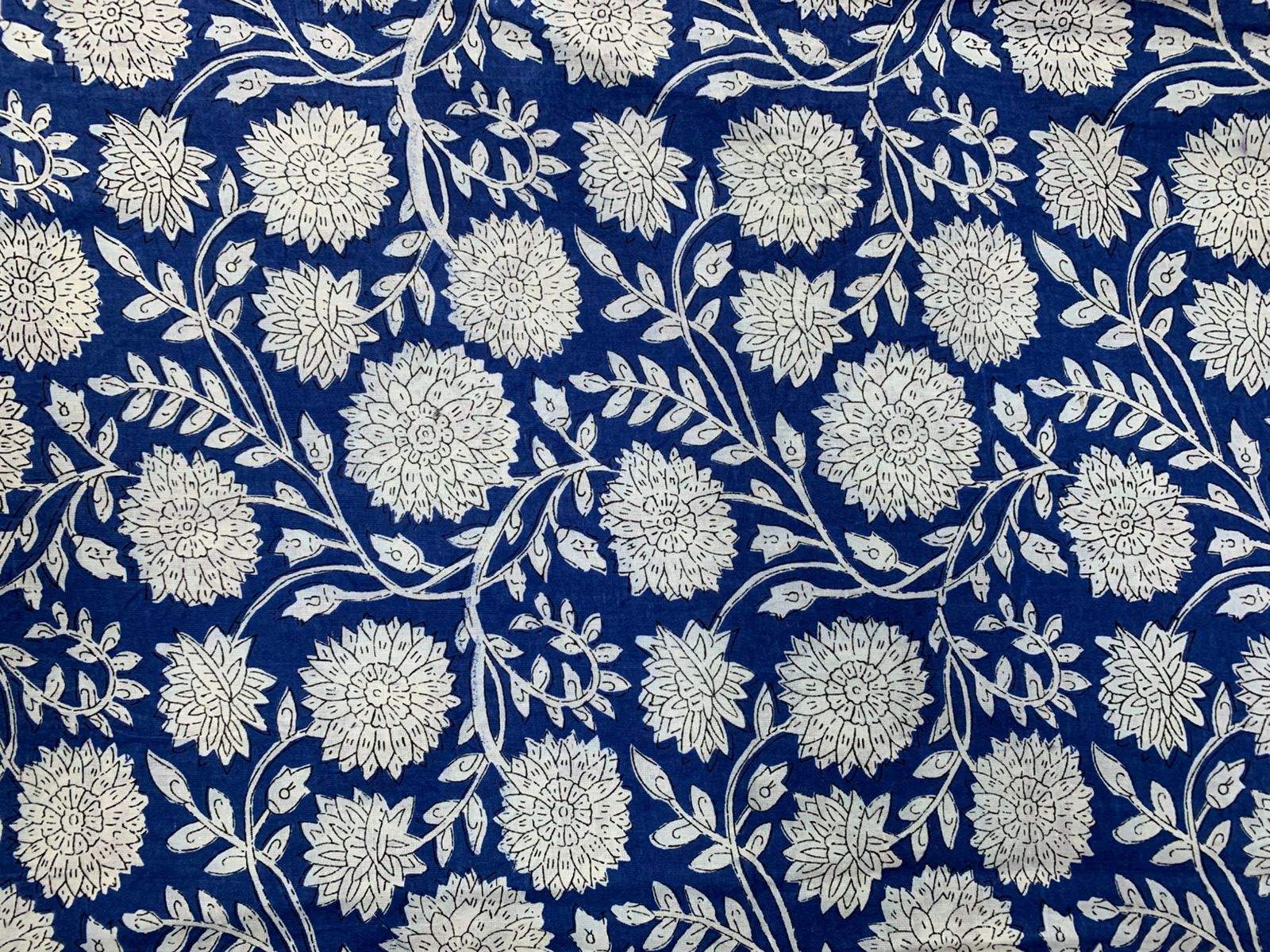 Comme montrent dans l'image