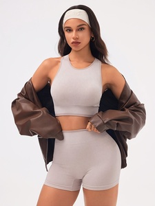 Conjunto de Dos Piezas de Moda: Top Corto y Pantalones Cortos de Cintura Alta con Efecto Push-Up, Tejido Cómodo y Transpirable para Gimnasio, Yoga y Correr - Product Image 4