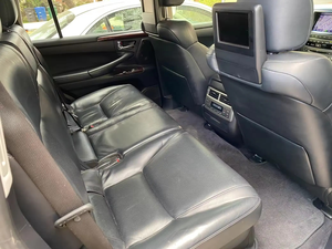 Usado, 2024, L.X. 570, Serie 200, Casi sin modificar, con asientos de cuero, cámara trasera, volante a la izquierda, en venta. - Product Image 3