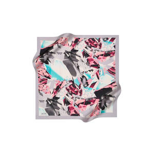 ผ้าพันคอโพลีเอสเตอร์สีเทาทรงสี่เหลี่ยมพร้อมลวดลาย - Product Image 2